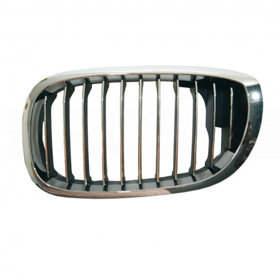 Grille gauche chromée à partir du 04/03